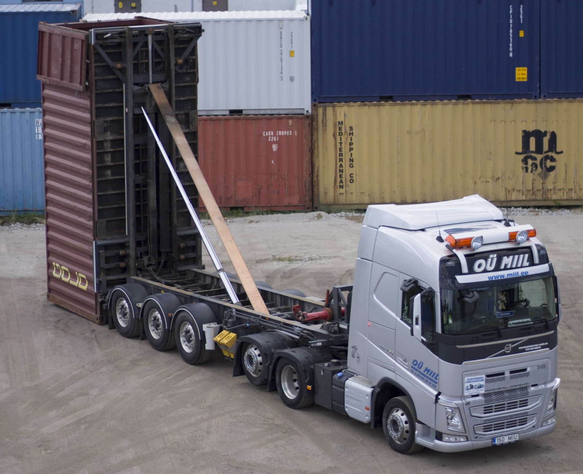 Backloaders - Loading containers vertically - Miil OÜ