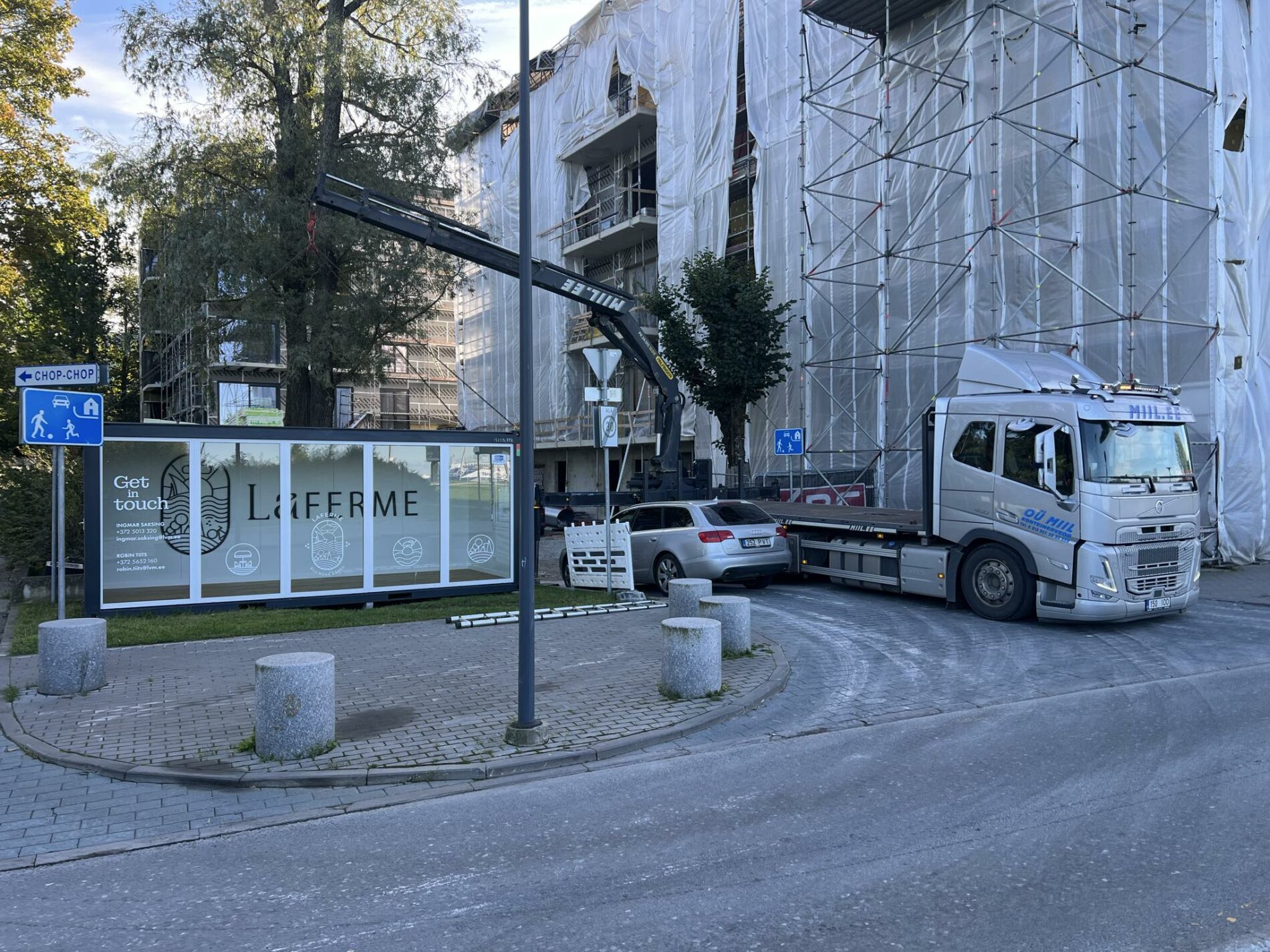 Crane on a construcktion