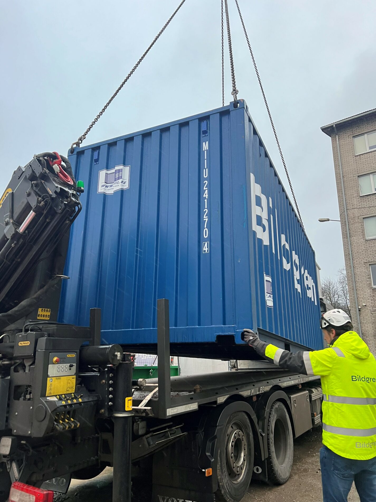 lifting container